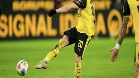 《利物浦拒让基耶萨低价转会，尤文图斯紧盯小马尔蒂尼加盟传闻！》